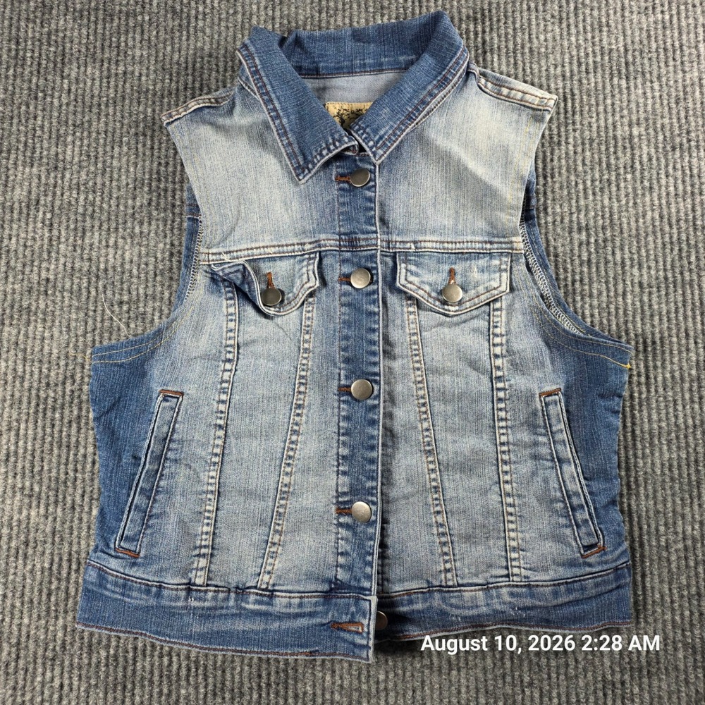 Papaya Design Lab Blue Denim Vest Womens Medium Faded Sleeveless Trucker Jacket